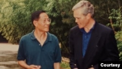 Chinese reformer Bao Tong (1932-2022) is interviewed by CBS News then-White House correspondent Scott Pelley in Beijing’s Purple Bamboo Park in June 1998. (Courtesy - Bao Jian)