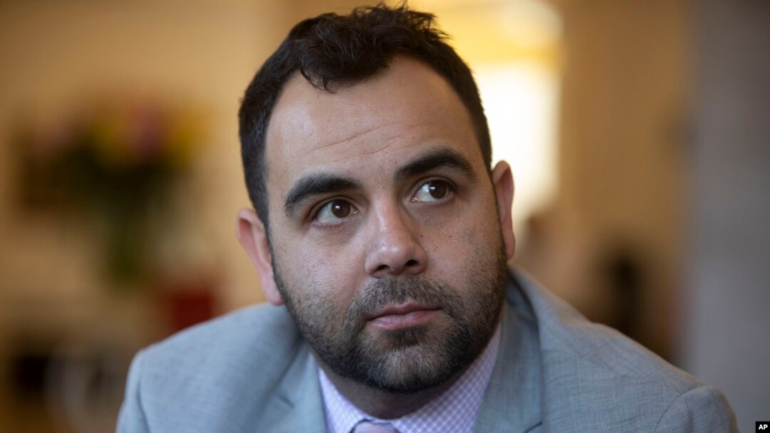 Pejabat Human Rights Watch Omar Shakir saat diwawancarai di Yerusalem, 24 November 2019.
