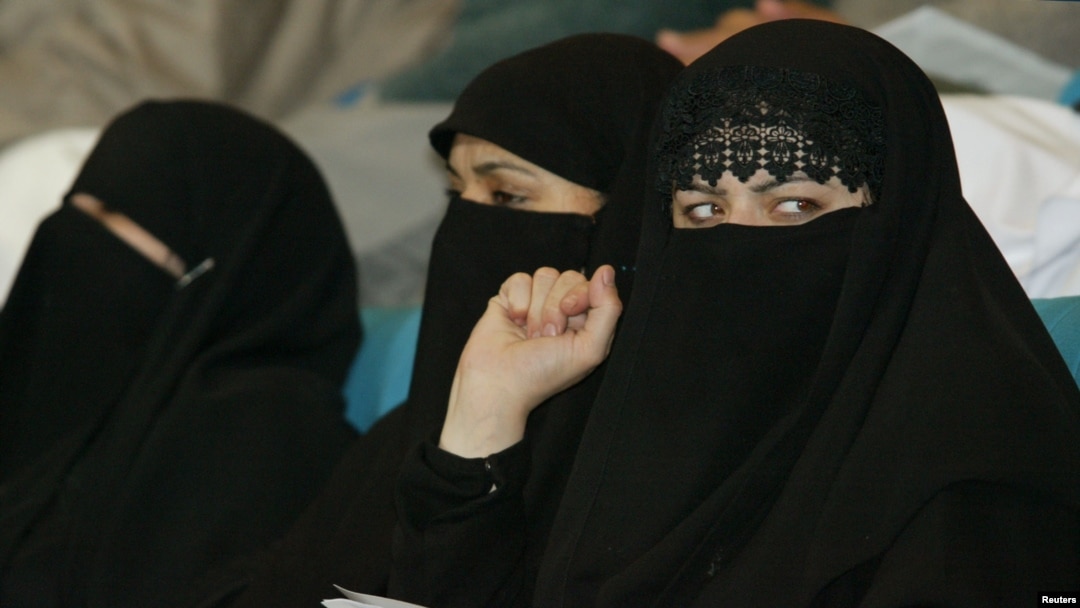 Bamwe mu Bapfasoni bo mu idini rya Isilamu mu nama y'aba islamukazi bakomoka mu bihugu bitandukanye birimwo Sri Lanka 