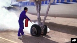 马英九专机机轮失火 空军及时扑灭