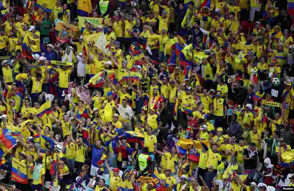 Fútbol - Copa Mundial de la FIFA Qatar 2022 - Afición de Ecuador dentro del estadio antes del partido REUTERS/Hamad I Mohammed