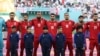 El equipo de Irán rehúsa entonar el himno nacional en su primer partido del Mundial 