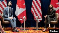 Foto Achiv: Vis Prezidan Etazini Kamala Harris ak Premye Minis Kanadyen Justin Trudeau. 