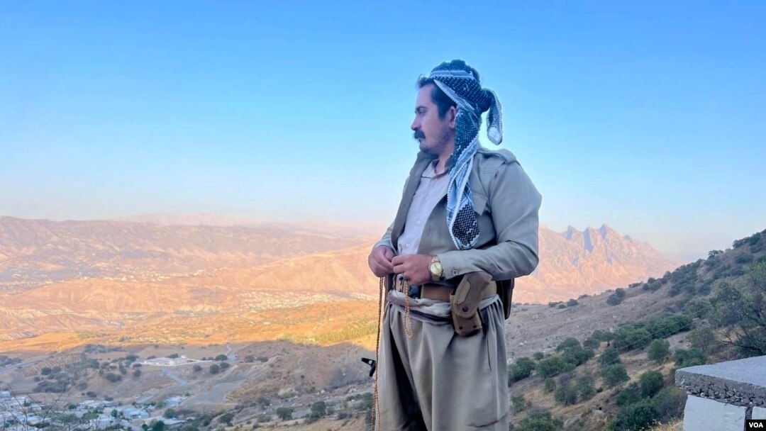 وێنەی ئەرشیف، پێشمەرگەیەکی حزبی دیموکراتی کوردستانی ئێران