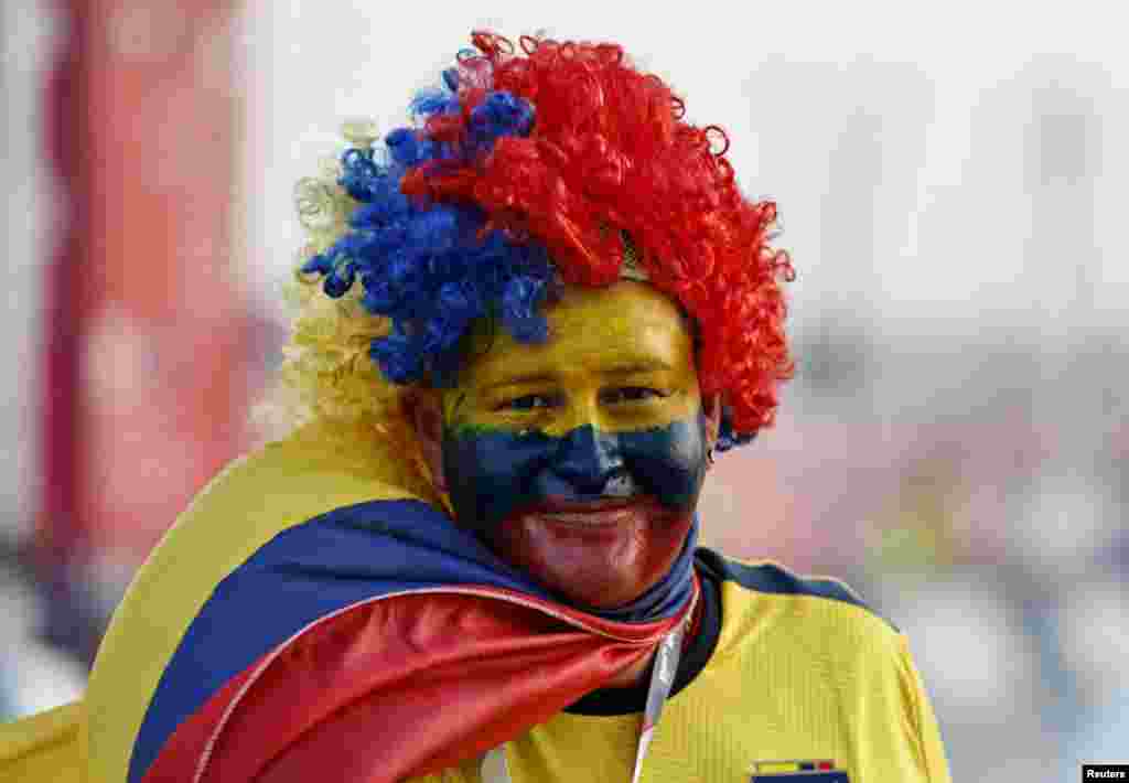 Fútbol - Copa Mundial de la FIFA Qatar 2022 - Un hincha ecuatoriano fuera del estadio antes del partido REUTERS/Hamad I Mohammed