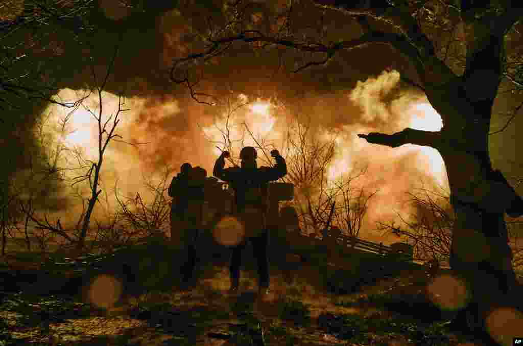 Ukrainian soldiers fire an artillery at Russian positions near Bakhmut, Donetsk region, Ukraine, Nov. 20, 2022.