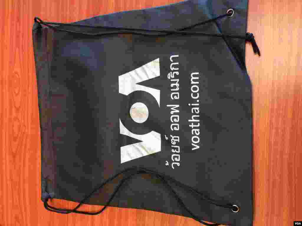 กระเป๋าผ้าสีดำ