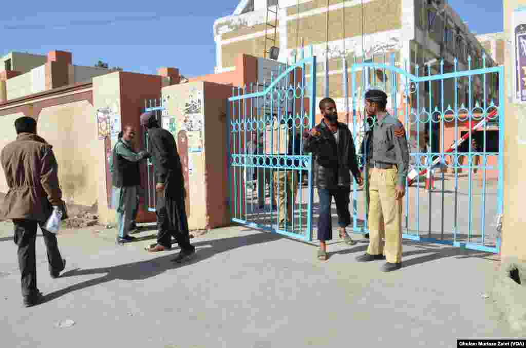 یہ حملہ پیر کی شب رات دس بجے کے قریب کیا گیا جب دو خودکش حملہ آوروں سمیت تین شدت پسندوں نے سریاب پولیس ٹریننگ سینٹر کو نشانہ بنایا۔