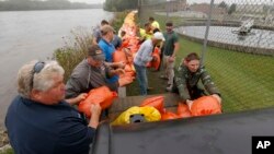 En la pequeña localidad de Palo, río arriba, fueron evacuadas unas 100 viviendas que se ubican en zonas bajas.