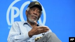 Mark Zuckerberg dijo que el actor Morgan Freeman aceptó la propuesta de inmediato, pero no detalló si Freeman recibió algún pago. Freeman también es la voz de la aplicación de navegación Waze.