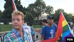 Protesters gather outside the White House, June 12, 2016. (K. Gypson/VOA)