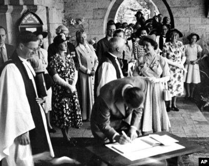 Queen Elizabeth II: The various moments in history The Queen met Ghana  presidents