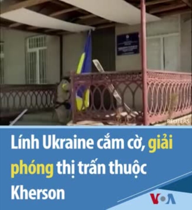Lính Ukraine cắm cờ, giải phóng thị trấn thuộc Kherson