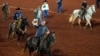 ARCHIVO - El presidente de Brasil, Jair Bolsonaro, que se presenta a un segundo mandato, monta a caballo en el Festival Internacional de Rodeo de Barretos en Barretos, en el estado de Sao Paulo, Brasil, el 26 de agosto de 2022. 