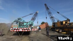 চট্টগ্রাম বন্দরে পড়ে থাকা নিলাম অযোগ্য পণ্য ধ্বংসের কাজ শুরু করেছে কাস্টমস কর্তৃপক্ষ। 