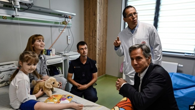 US Secretary of State Antony Blinken meets children talks with Marina, 6, left, from Kherson region ,during a visit to a children hospital in Kyiv, Ukraine, Thursday, Sept. 8, 2022. (Genya Savilov, Pool Photo via AP)