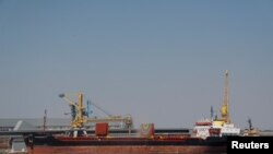Один из кораблей, вывозящих зерно из Украины (архивное фото)