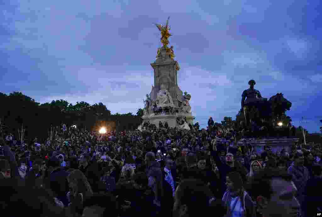People gather in front of Buckingham Palace, after the announcement of the death of Queen Elizabeth II, in London, Sept. 8, 2022. 