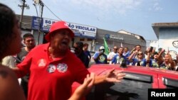 Supporters of both Brazil’s presidential candidates — Jair Bolsonaro and Luiz Inacio Lula da Silva — yell slogans at each other in Sao Goncalo in Rio de Janeiro state, Brazil, Sept. 9, 2022.