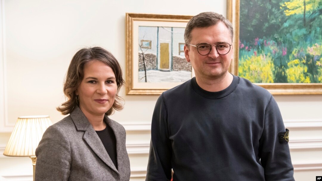 Bà Annalena Baerbock và người đồng nhiệm Ukraine.