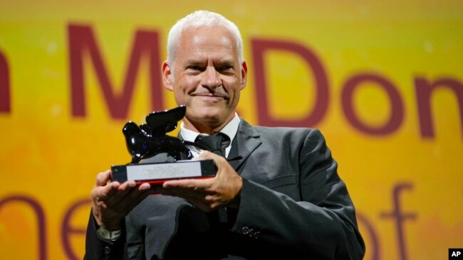 Director/writer Martin McDonagh holds the award for best screenplay for