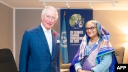 ফাইল- ব্রিটেনের প্রিন্স চার্লস, প্রিন্স অফ ওয়েলস স্কটল্যান্ডের গ্লাসগোতে স্কটিশ ইভেন্ট ক্যাম্পাসে কপ-২৬ জলবায়ু সম্মেলনে পার্শ্ব এক দ্বিপাক্ষিক বৈঠকের সময় বাংলাদেশের প্রধানমন্ত্রী শেখ হাসিনার সাথে দেখা করেন। ২ নভেম্বর ২০২১। 