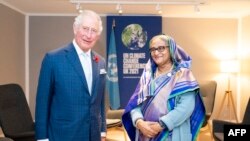ফাইল- ব্রিটেনের প্রিন্স চার্লস, প্রিন্স অফ ওয়েলস স্কটল্যান্ডের গ্লাসগোতে স্কটিশ ইভেন্ট ক্যাম্পাসে কপ-২৬ জলবায়ু সম্মেলনে পার্শ্ব এক দ্বিপাক্ষিক বৈঠকের সময় বাংলাদেশের প্রধানমন্ত্রী শেখ হাসিনার সাথে দেখা করেন। ২ নভেম্বর ২০২১। 