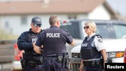加拿大警方繼續處理導致10人死亡的一宗殺人案件。 （路透社2022年9月5日）