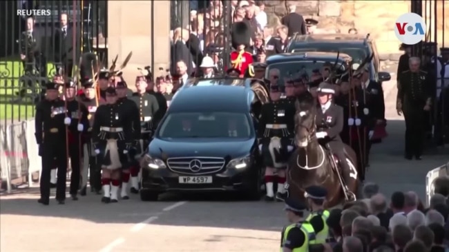 Carlos III se dirige por primera vez al Parlamento como rey