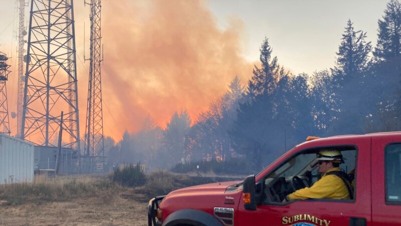 Un immense incendie dévore les forêts dans l'État américain de l'Oregon