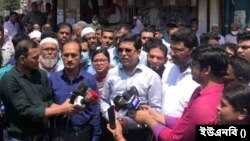 বঙ্গবন্ধু এভিনিউ বিপনী বিতানের নির্মাণ কাজের ভিত্তিপ্রস্তর স্থাপনের পর গণমাধ্যমকর্মীদের সঙ্গে কথা বলছেন ঢাকা দক্ষিণ সিটি করপোরেশনের (ডিএসসিসি) মেয়র ব্যারিস্টার শেখ ফজলে নূর তাপস।