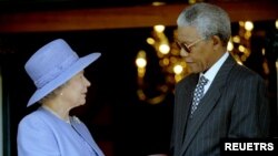 FILE: Britain's Queen Elizabeth II presents the Order of Merit medal to President Nelson Mandela at the start of a brief meeting at Mandela's office, March 20, 1995. The Queen is in South Africa, her first to the country since 1947