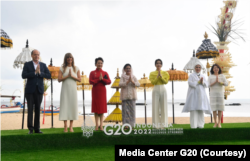 Sejumlah istri kepala negara KTT G20 didampingi Ibu Negara Iriana Jokowi mengikuti rangkaian Spouse Program di Bali. (Foto: Courtesy/Media Center G20)