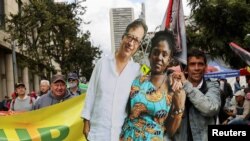En Fotos |  Colombianos marchan en apoyo al presidente Petro a 100 días de gobierno 