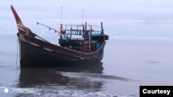 Kapal pengangkut 119 pengungsi etnis Muslim-Rohingya yang tiba di perairan Desa Bluka Tebai, Kecamatan Dewantara, Kabupaten Aceh Utara, Provinsi Aceh. Rabu 16 November 2022. (Courtesy: Pemkab Aceh Utara)