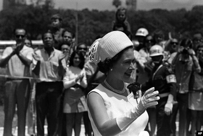 La reina Isabel II realizó visita al Memorial de la Guerra en Río de Janeiro, Brasil, el 10 de noviembre de 1968, durante su visita al país sudamericano.