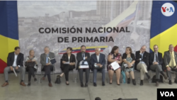 Representantes políticos y sociales opositores de la administración de Venezuela acompañaron, el martes 15 de noviembre, la instalación de la Comisión Nacional de Primarias [Foto: Captura de pantalla de video de Álvaro Algarra, VOA]