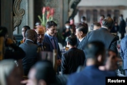 加拿大总理特鲁多与中国领导人习近平星期二在巴厘岛举行的G20峰会上见面。（2022年11月15日）