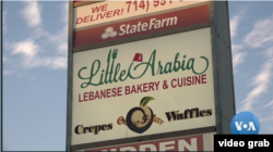 Papan nama toko Little Arabia di Anaheim, California. (VOA Video/Genia Dulot)