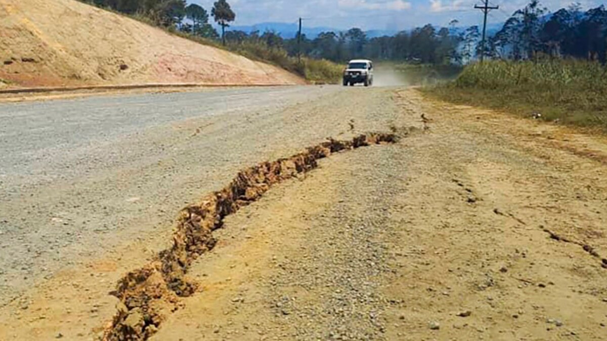 powerful-quake-hits-papua-new-guinea-at-least-4-dead