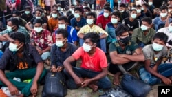 (မှတ်တမ်း ပုံဟောင်း) - အင်ဒိုနီးရှားမှာ ထိန်းသိမ်း ခံထားရသည့် ရိုဟင်ဂျာဒုက္ခသည်များ။