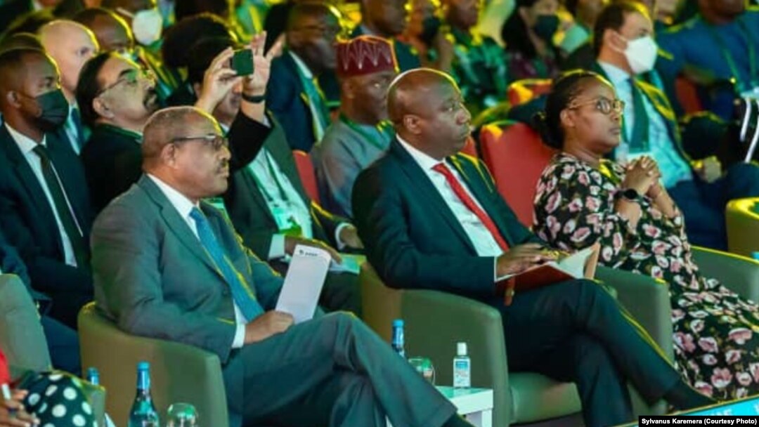 Uhereye i bumoso, Hailemariam Desalegn,uyuboye urugaga rugize Ihuriro Nyafurika riharanira guteza imbere umugambi wo kwihaza mu biriribwa, Edouard Ngirente Ministri w'Intebe w'u Rwanda na Geraldnine Mukeshimana Ministri w'Ubuhinzi n'ubworozi mu Rwanda.