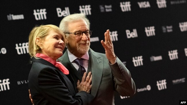 US filmmaker Steven Spielberg (R) and his wife US actress Kate Capshaw arrive for the premiere of