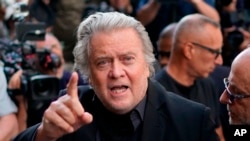 Former White House strategist Steve Bannon arrives at the Manhattan district attorney's office to surrender himself to New York authorities, Sept. 8, 2022, in New York.
