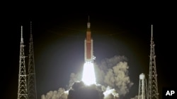 NASA's new moon rocket lifts off from Launch Pad 39B at the Kennedy Space Center in Cape Canaveral, Florida, Nov. 16, 2022.