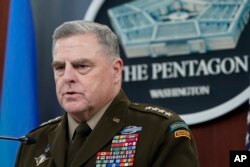 El jefe del Estado Mayor Conjunto de EEUU, general Mark Milley, habla durante una sesión informativa en el Pentágono en Washington, el 16 de noviembre de 2022.