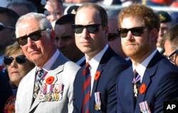 Charles, Pangeran William dan Pangeran Harry menghadiri upacara peringatan 100 tahun Pertempuran Vimy Ridge, di Vimy, Prancis, Minggu, 9 April 2017. (Foto: via AP)