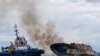 Colombia rescata tripulantes de barco venezolano incendiado