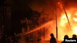 Vatrogasci rade na lokaciji pete termoelektrane oštećene u ruskom raketnom napadu u Kharkivu, Ukrajina, 11. rujna 2022.