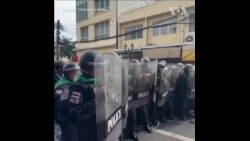 泰国民众抗议APEC峰会 遭警方武力驱散